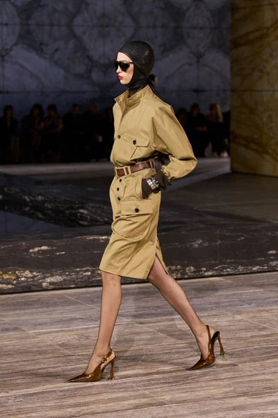 Look 10